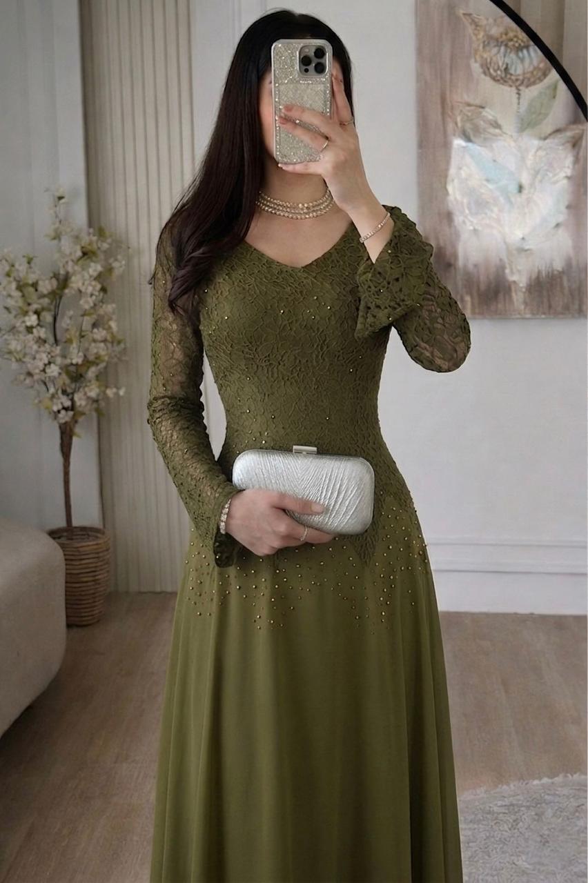 Evening dress adorned with pearls