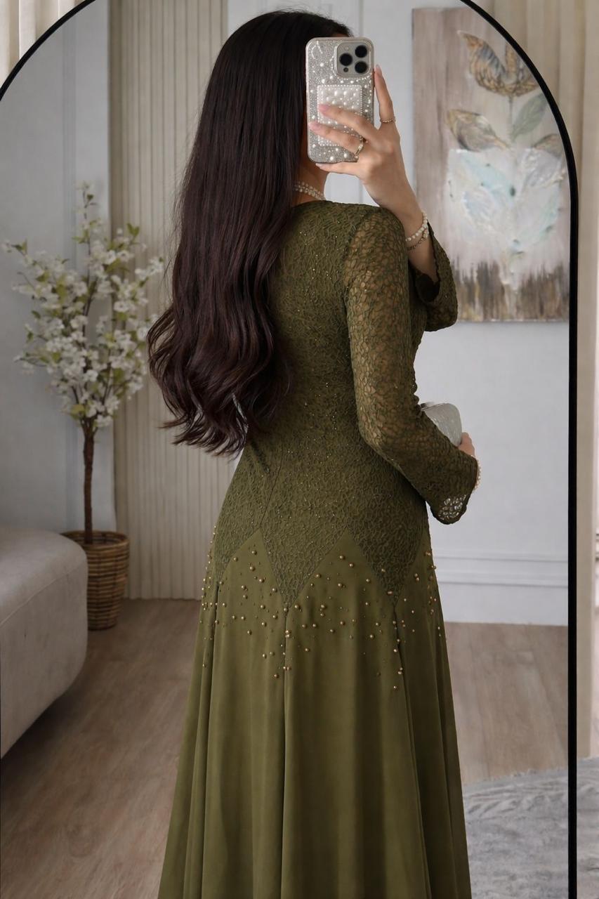 Evening dress adorned with pearls