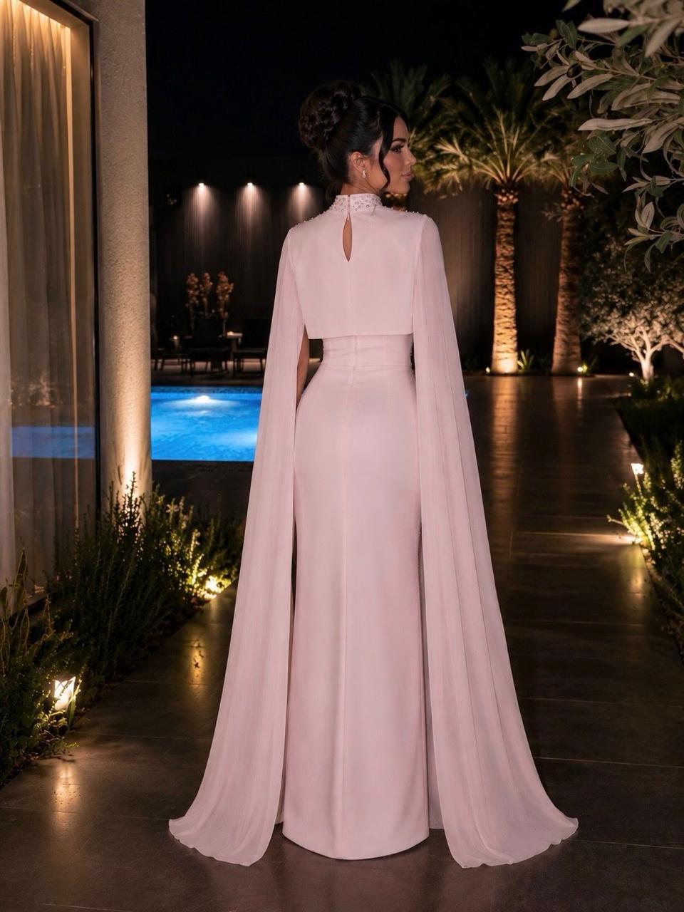 Evening dress with regal design