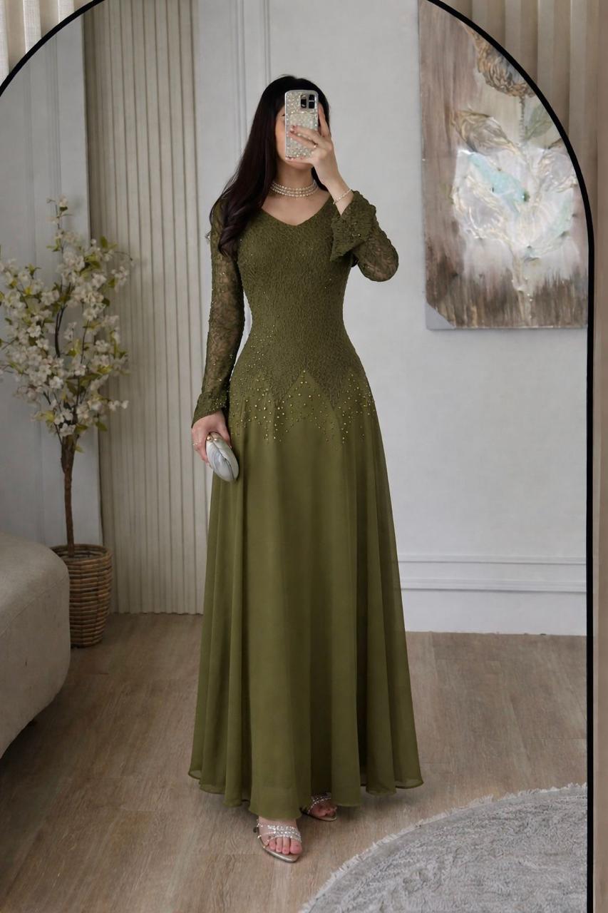 Evening dress adorned with pearls